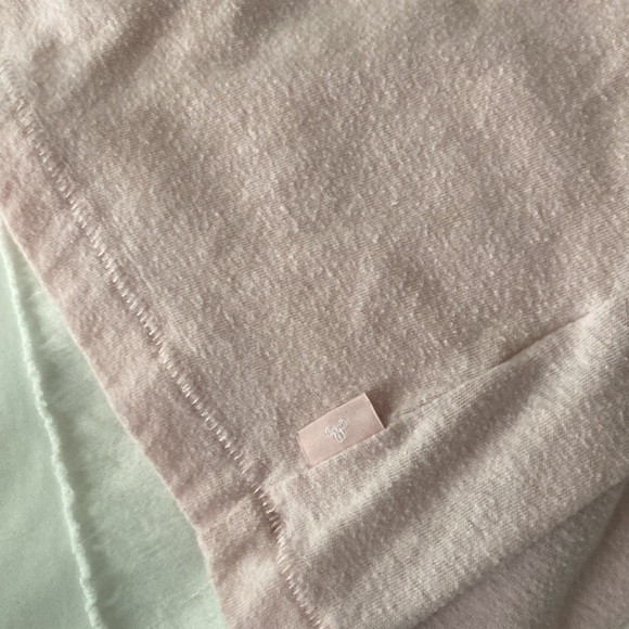 TNA soft tee ( Aritzia) - Picture 4 of 5